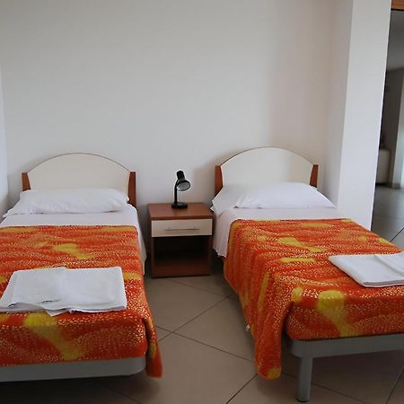 Eu Ropa Hotel Nereto Екстер'єр фото