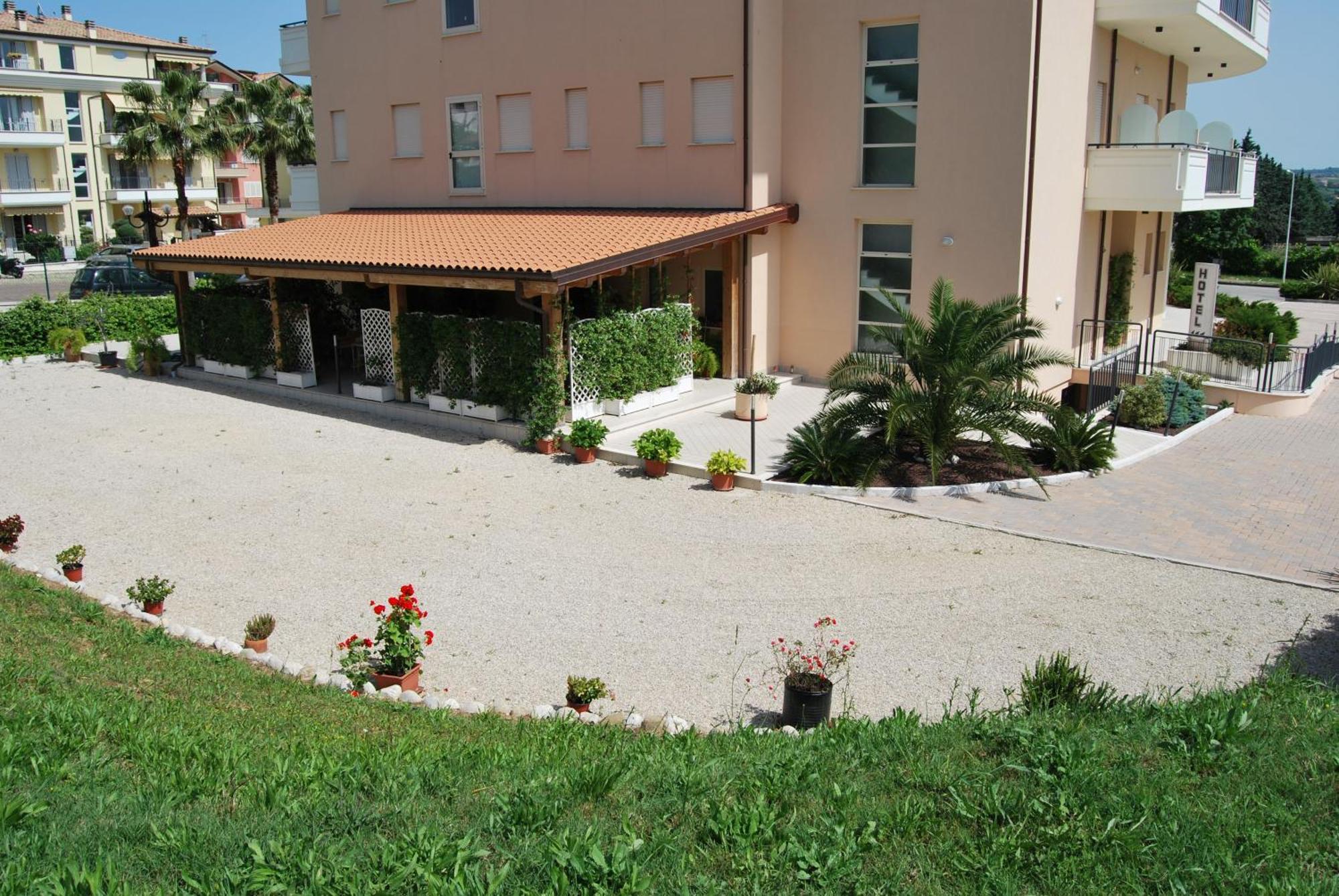 Eu Ropa Hotel Nereto Екстер'єр фото