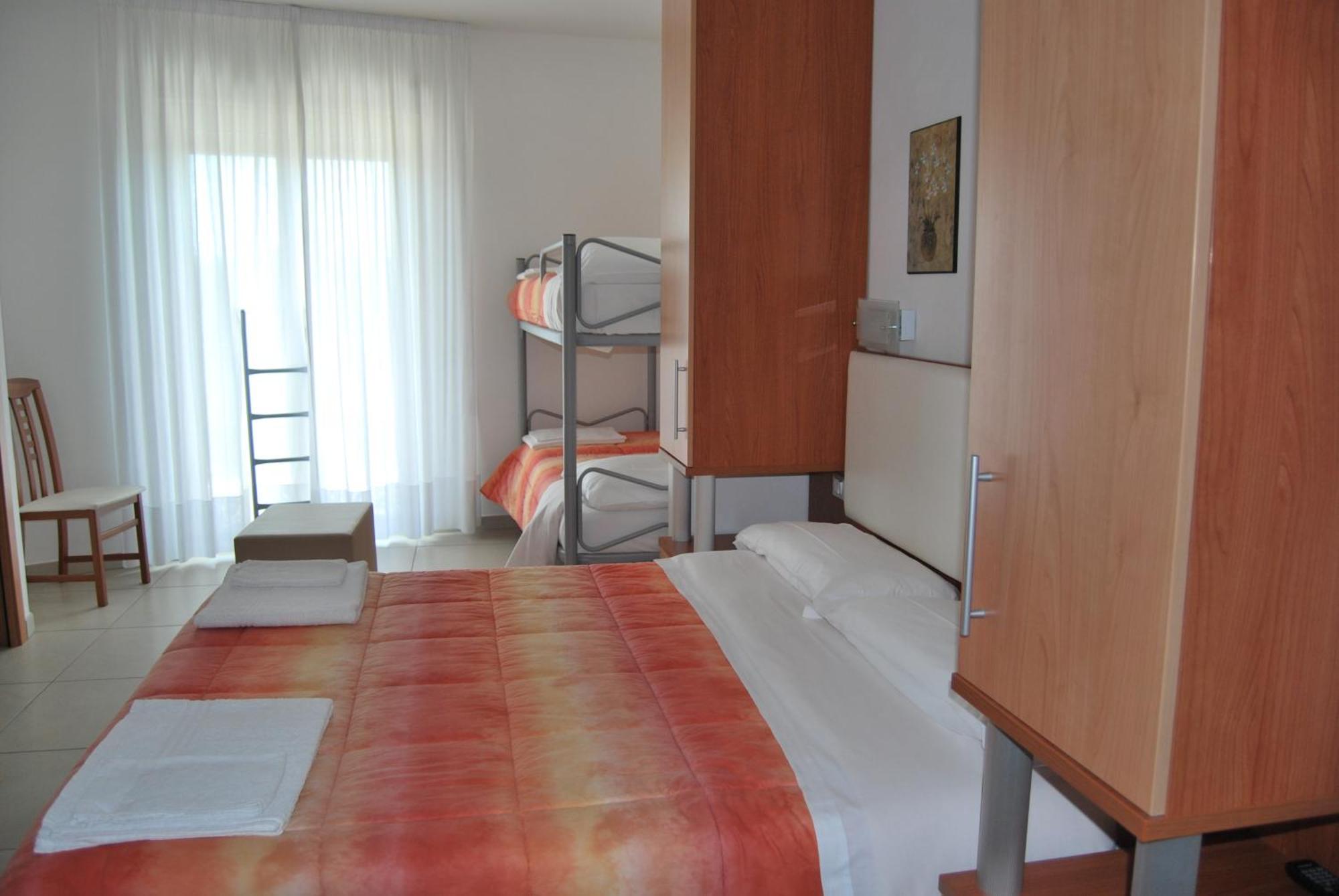 Eu Ropa Hotel Nereto Екстер'єр фото