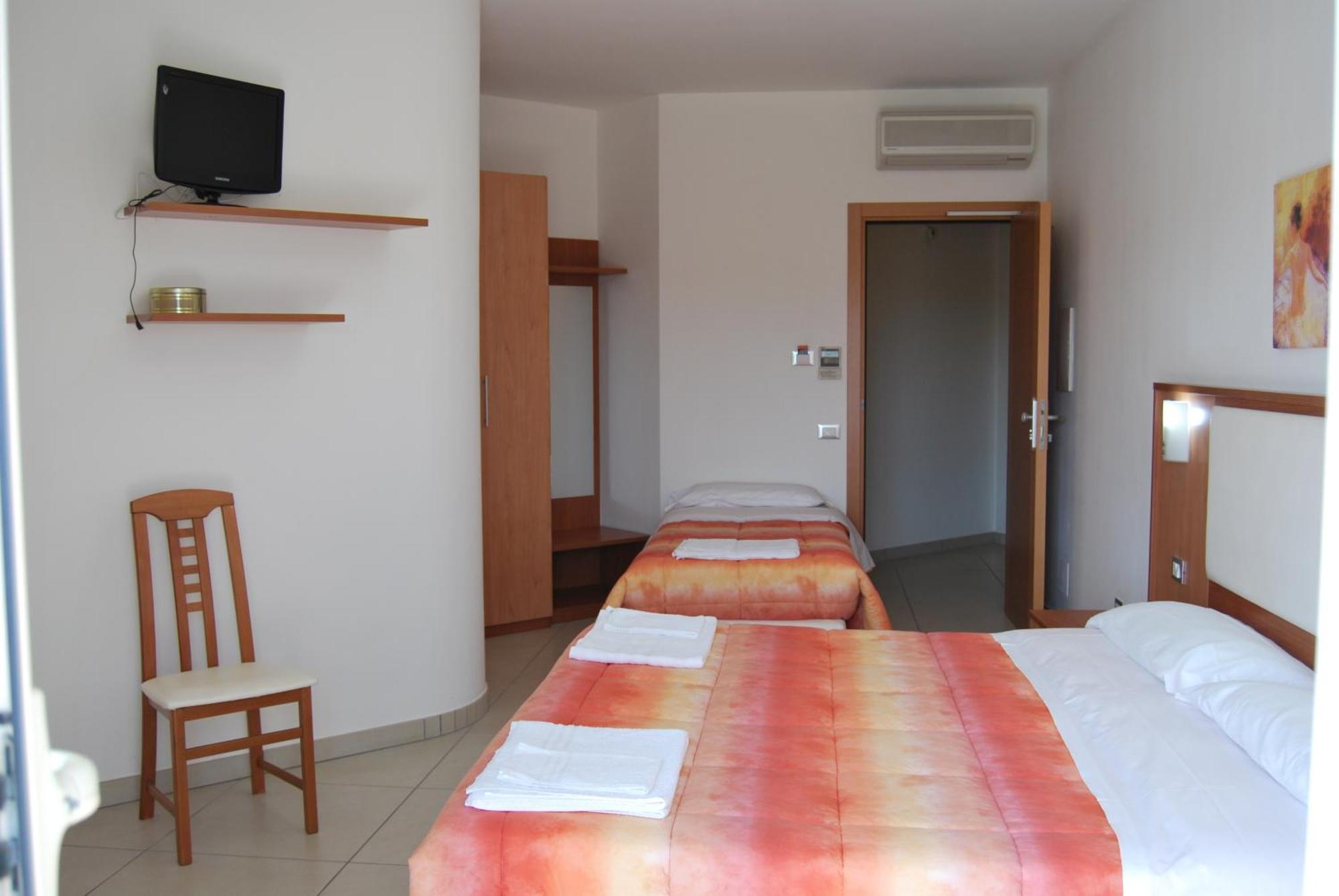 Eu Ropa Hotel Nereto Екстер'єр фото