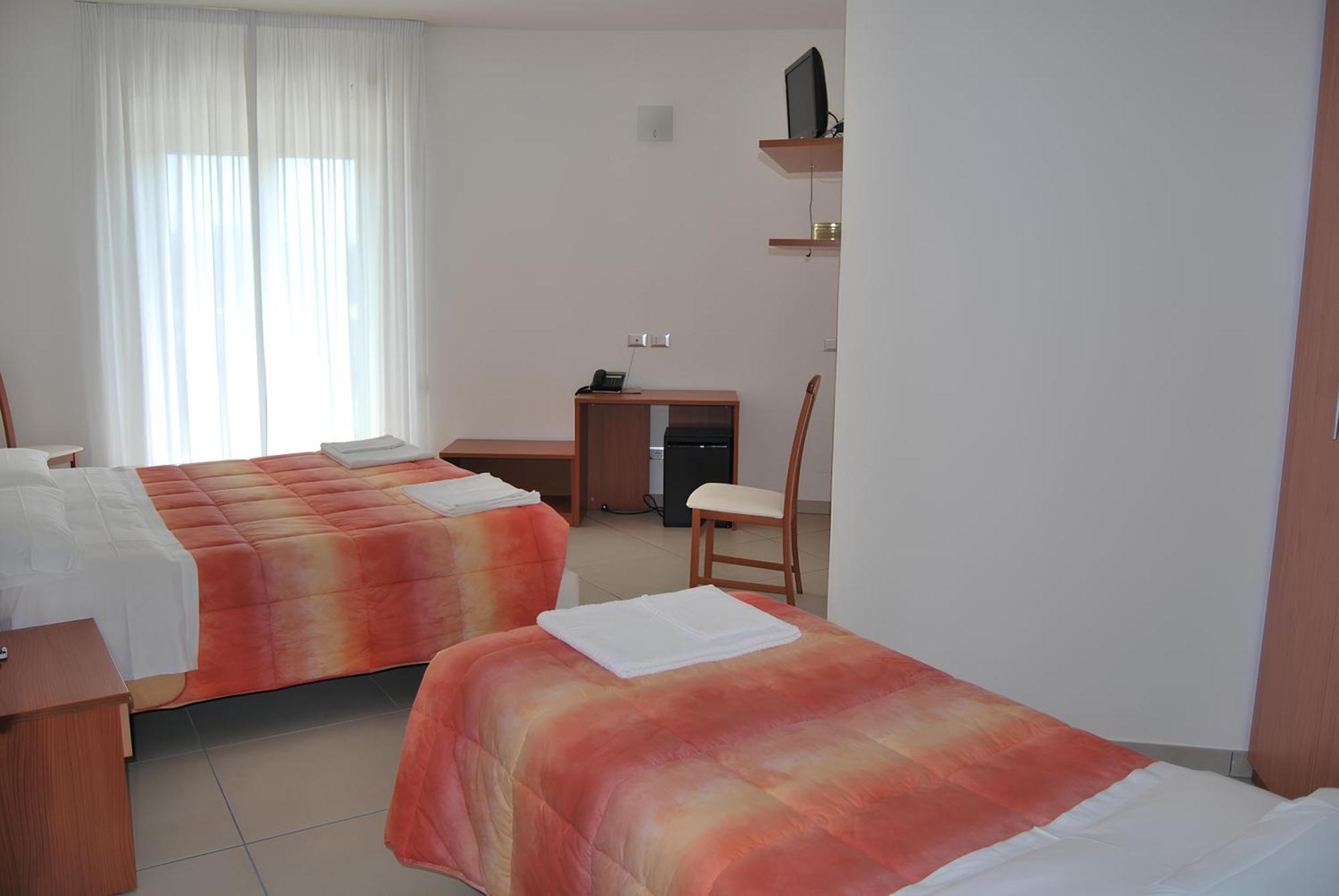 Eu Ropa Hotel Nereto Екстер'єр фото