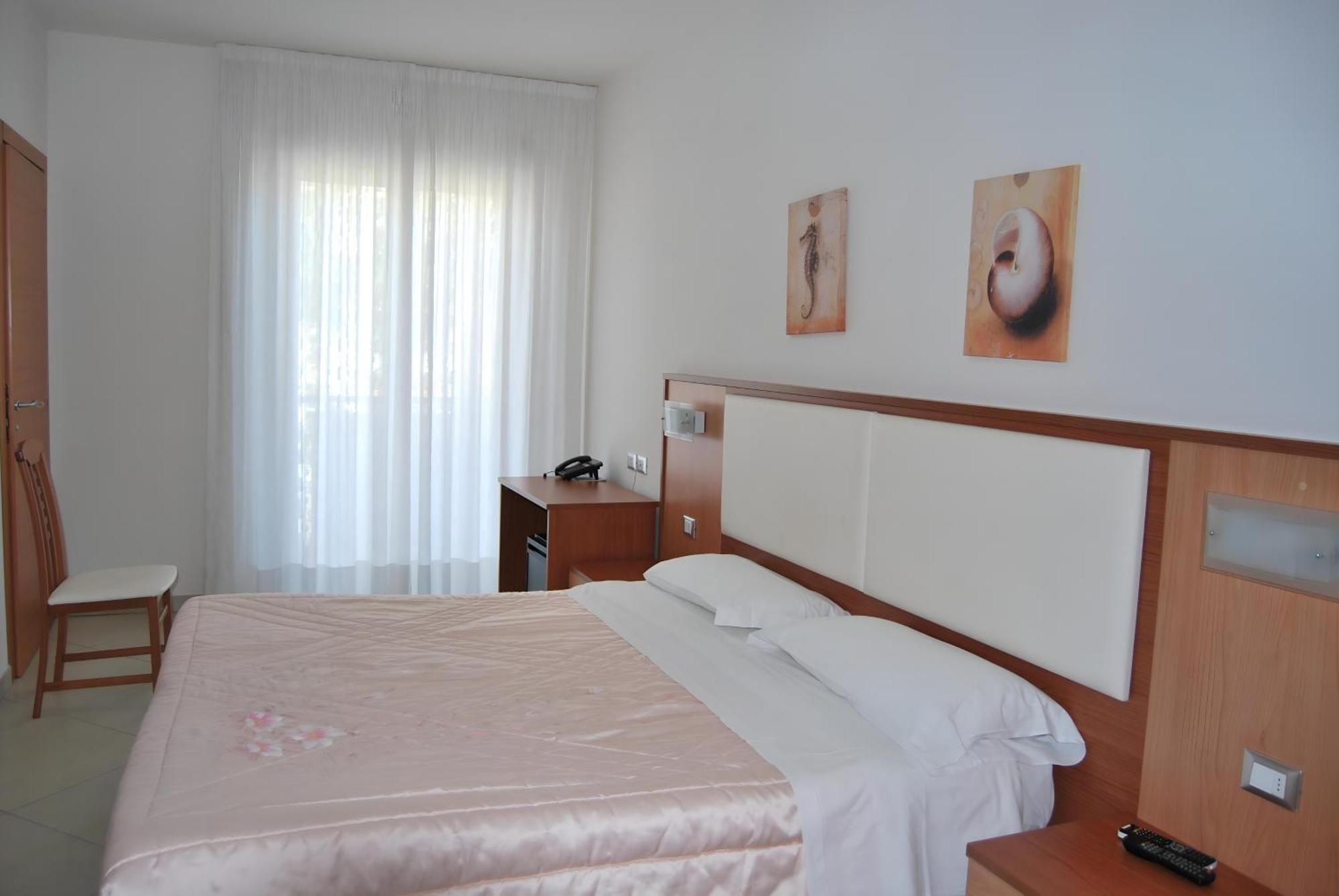 Eu Ropa Hotel Nereto Екстер'єр фото