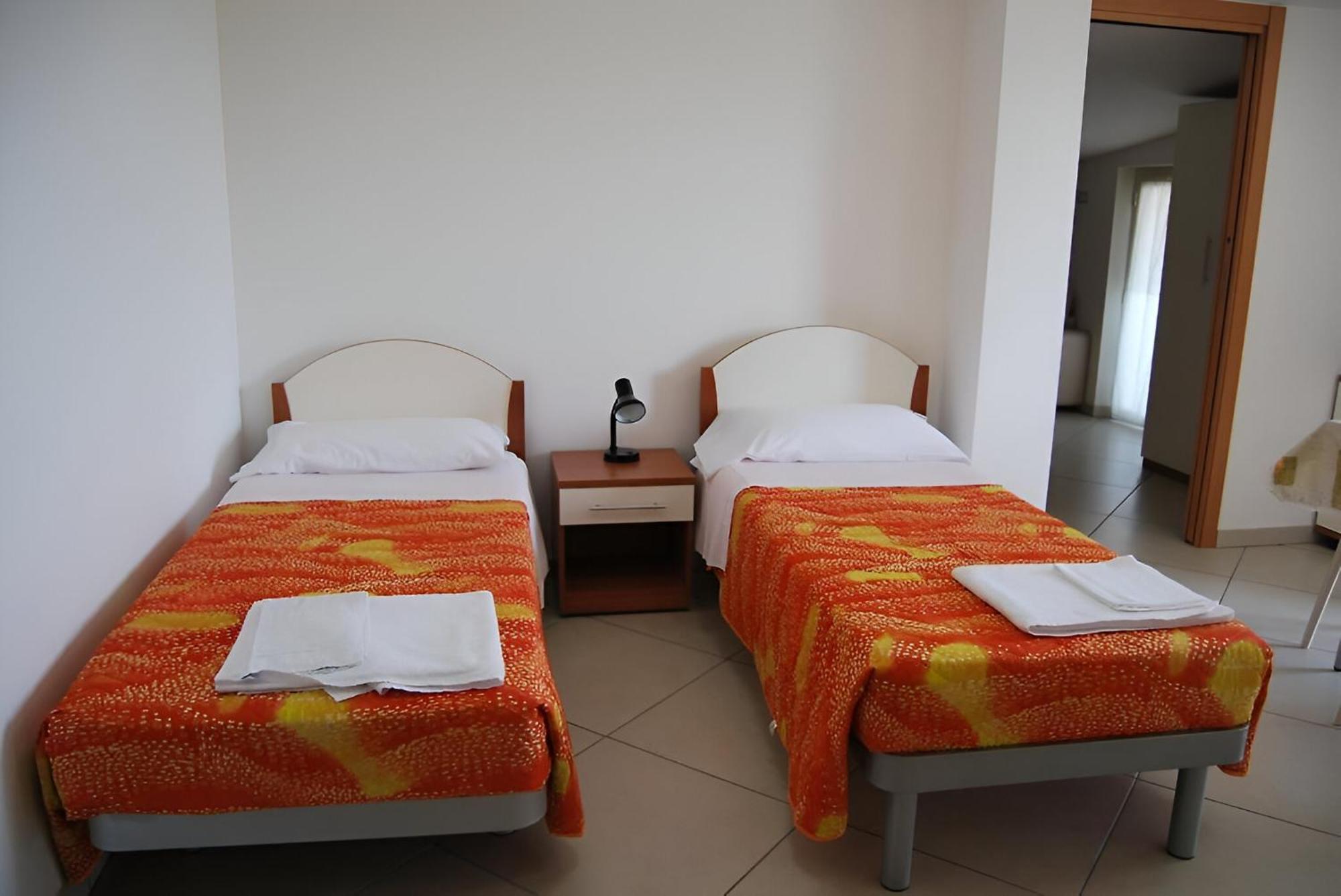 Eu Ropa Hotel Nereto Екстер'єр фото